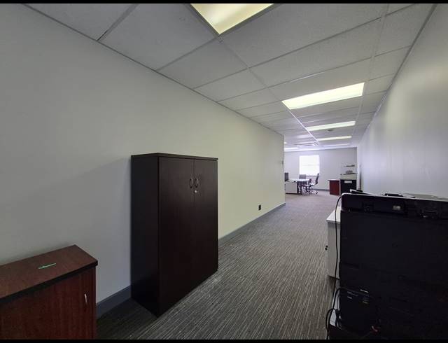 54M² OFFICE TO LET IN DUNKELD WEST